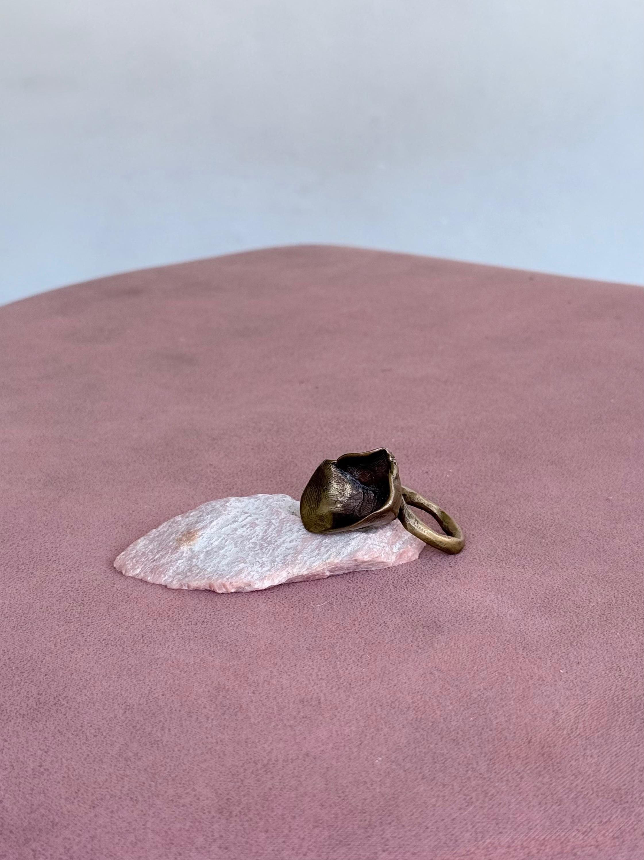 Joan Rovira Joies - Metal Tarnished Flower ring